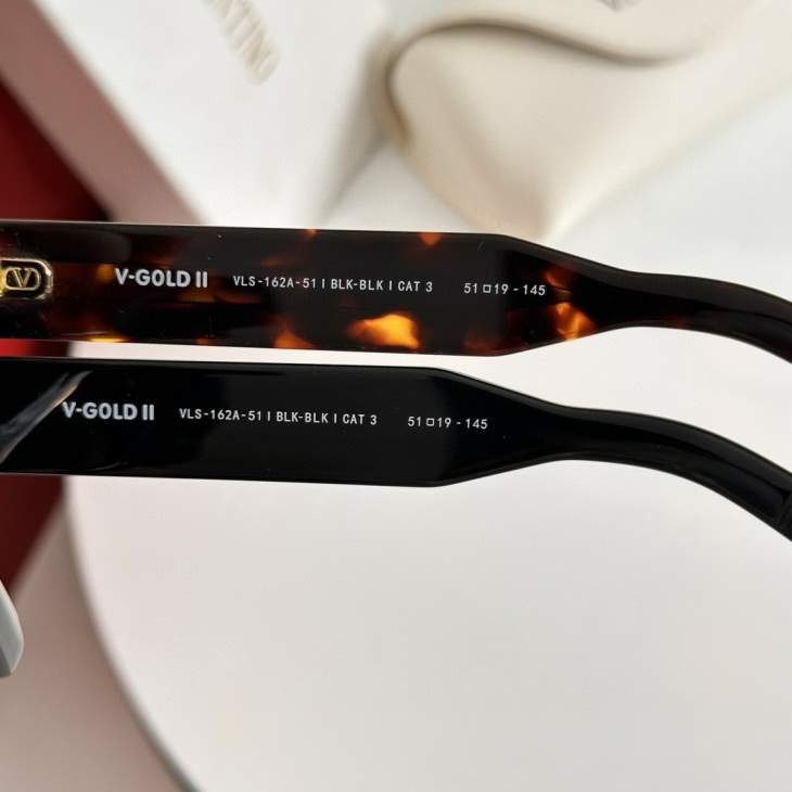 Picture of Valentino Sunglasses _SKUfw66579564fw